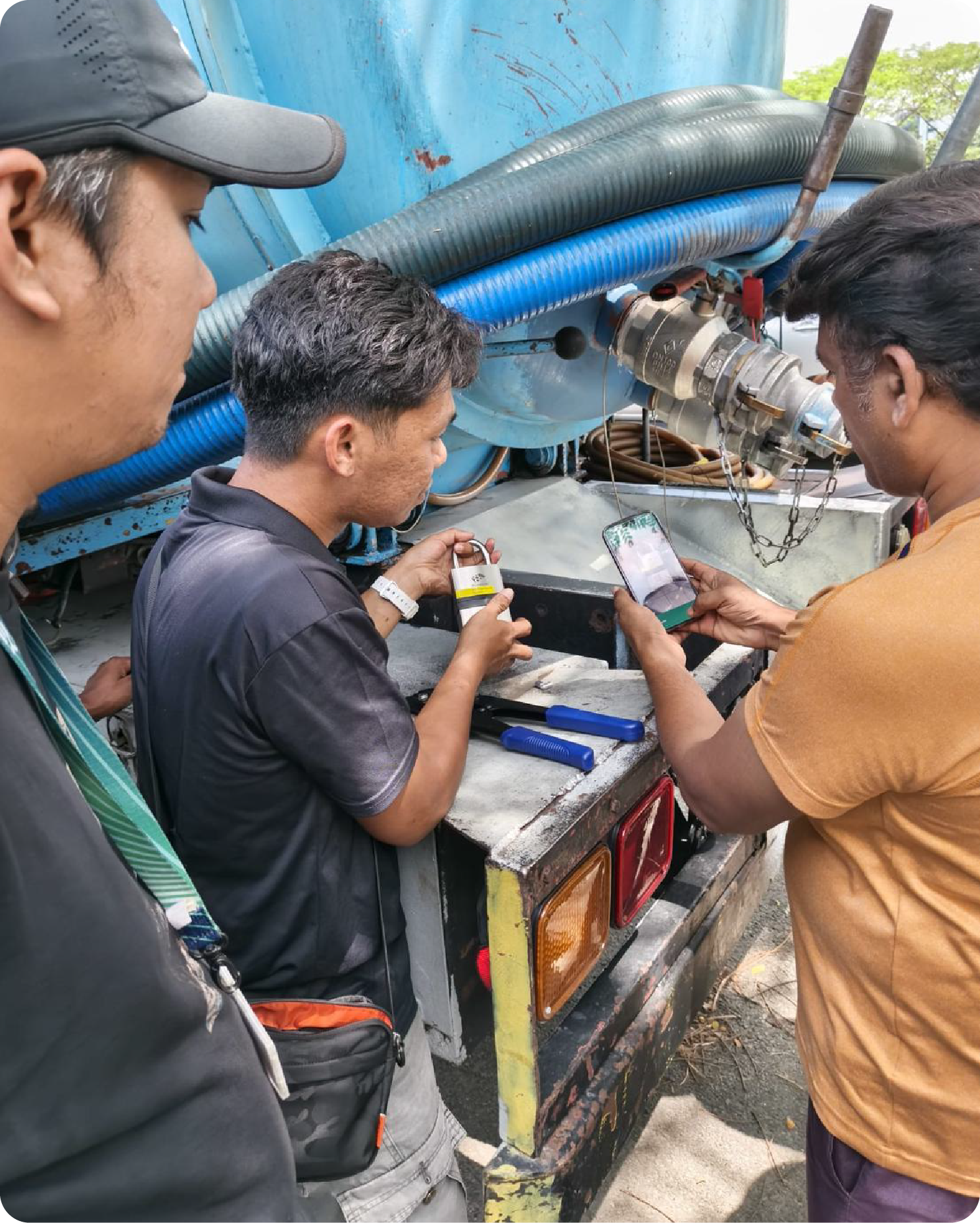 1_Smart Lock System for Sludge Transport Operations